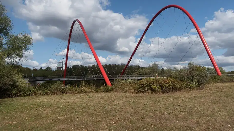 Double-arch bridge in Gelsenkirchen’s Nordsternpark